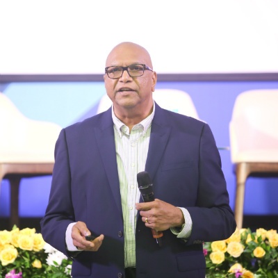 Dr. Balakrishna Grandhi, Dean - Global MBA & MGB and Professor
of Marketing & Strategy at SP Jain, conducts a session on 
‘Technology for Disruptive Innovation’