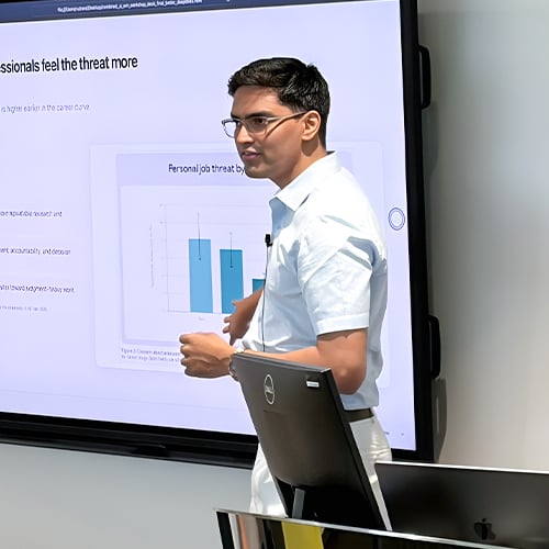 Rudra-Rai-co-founder-Rupee-Review-holds-a-lecture-for-SP-Jain-MFWM-students-1