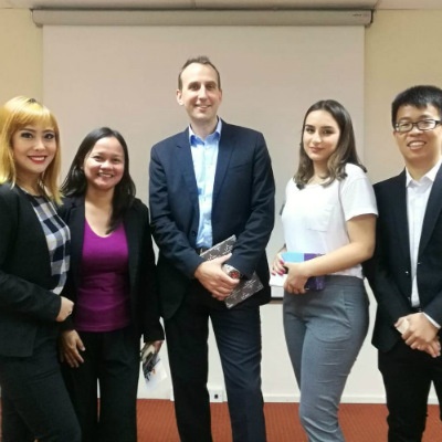 SP Jain postgraduate students with Mr Johannes Sammann, 
Chief Operating Officer, Heinemann