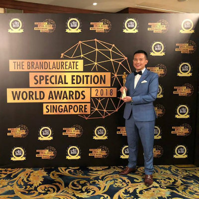 A proud moment for SP Jain School of Global Management as
Dr John Fong, CEO & Head of Campus (Singapore),
went on stage to receive the trophy for Best International Brand in
Education Management at The BrandLaureate Special Edition World Awards 2018