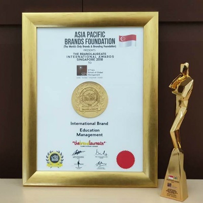 Certificate and trophy for the Best International Brand in
Education Management from The BrandLaureate Special Edition World Awards 2018